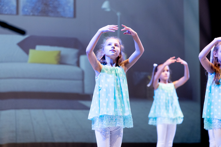 Metuljčice Postojna KO SANJE POSTANEJO PLES foto V. Leban